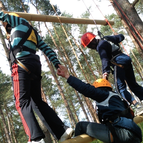 Erlebnispädagogik Klettern Hochseilgarten Klassenfahrt